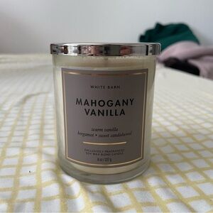 White Barn Mahogany Vanilla Candle - Cream and Silver